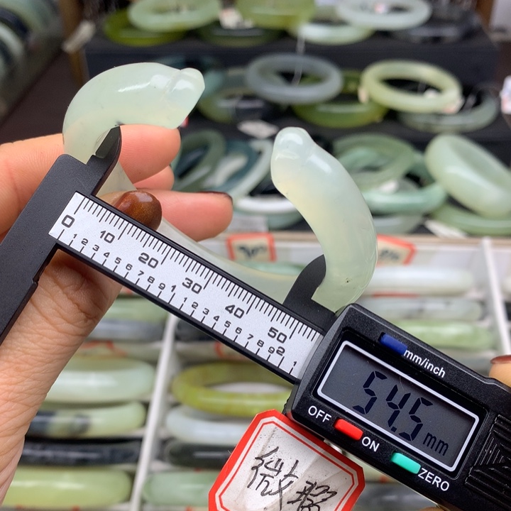 蛇纹石玉未镶嵌手镯883