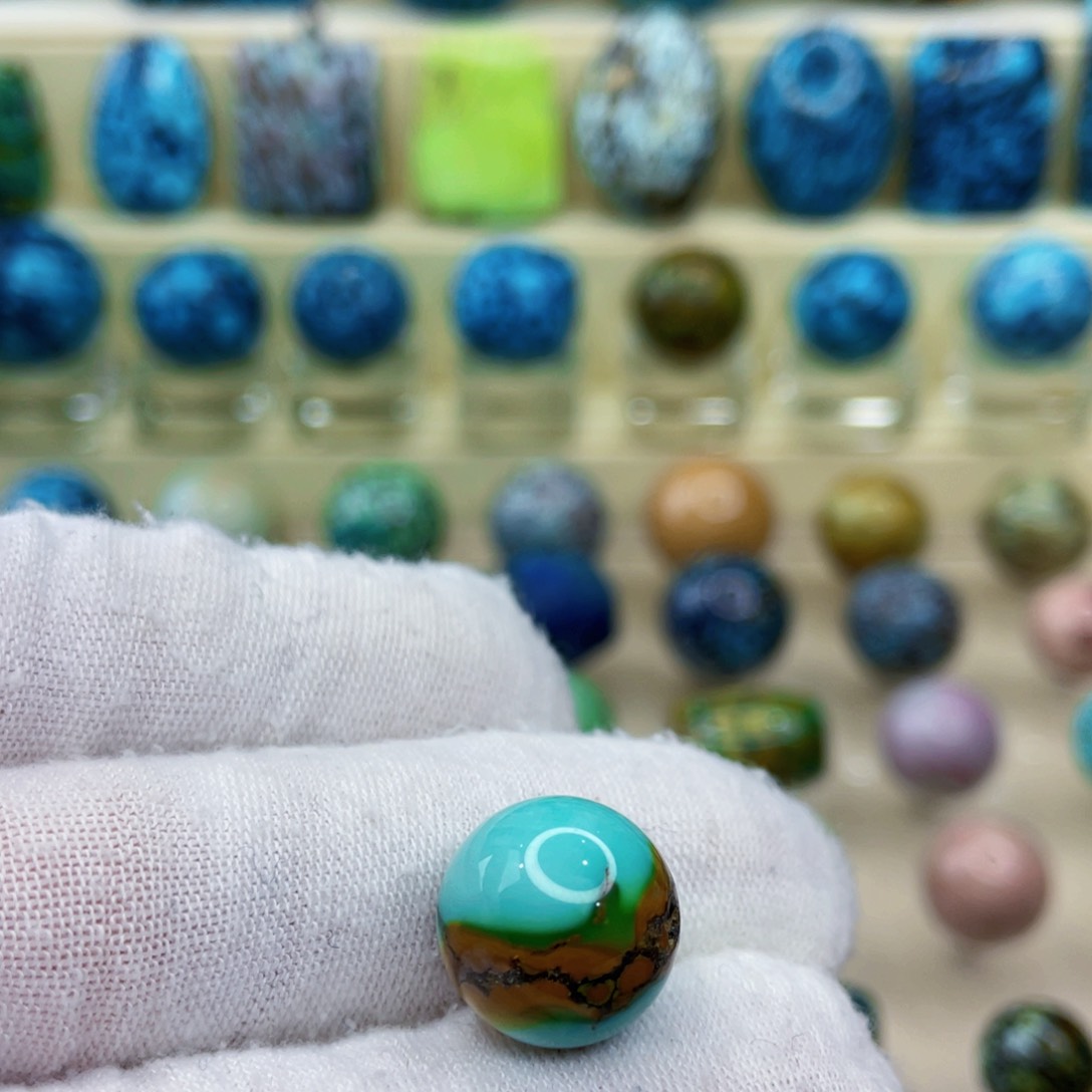 未镶嵌绿松石颈饰