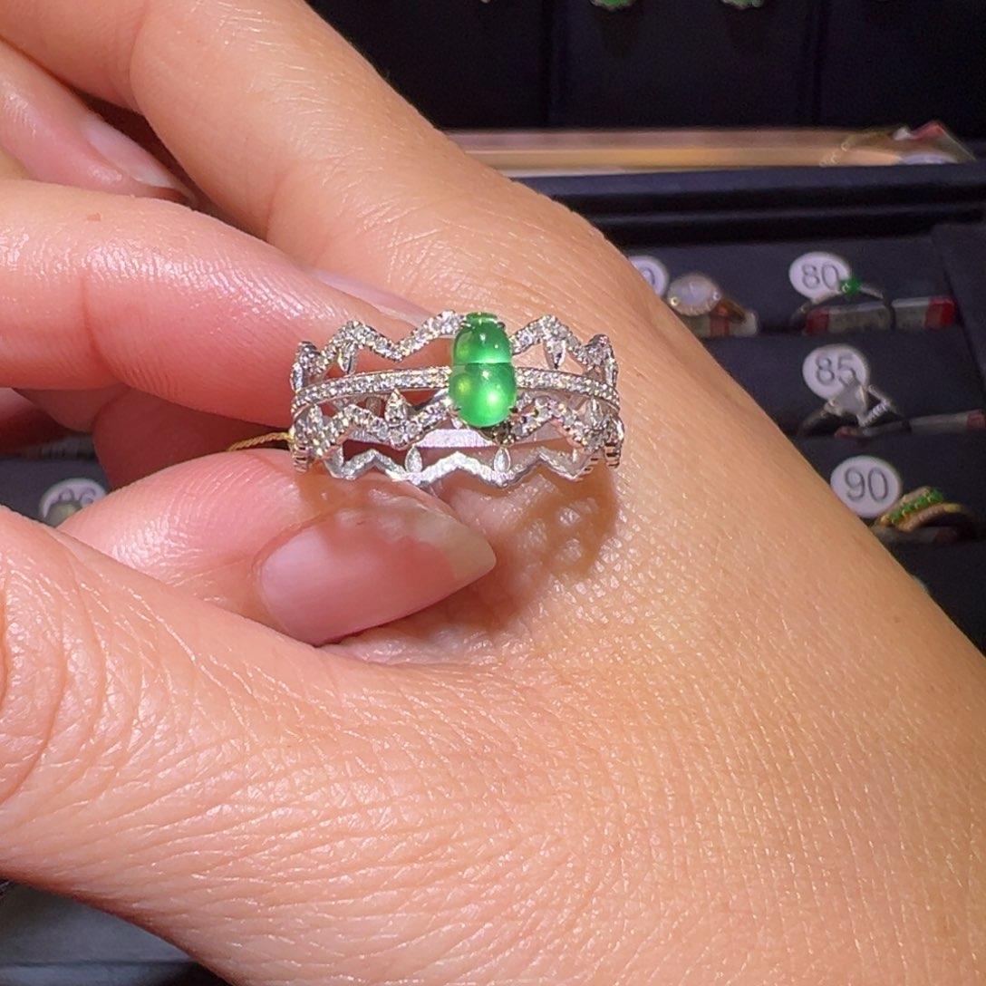 翡翠戒指18K金镶嵌戒指