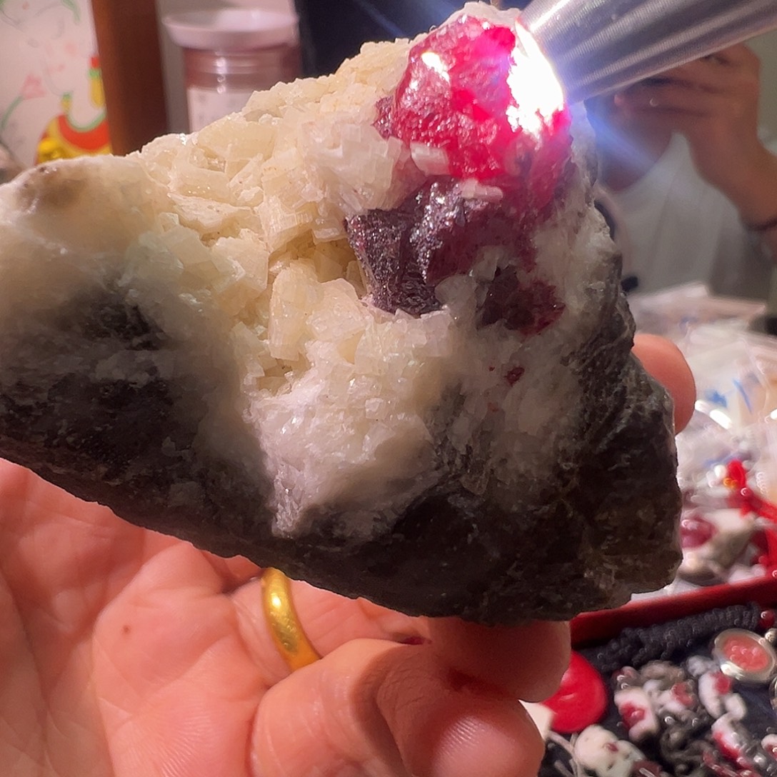 天然辰砂10克左右晶体全透