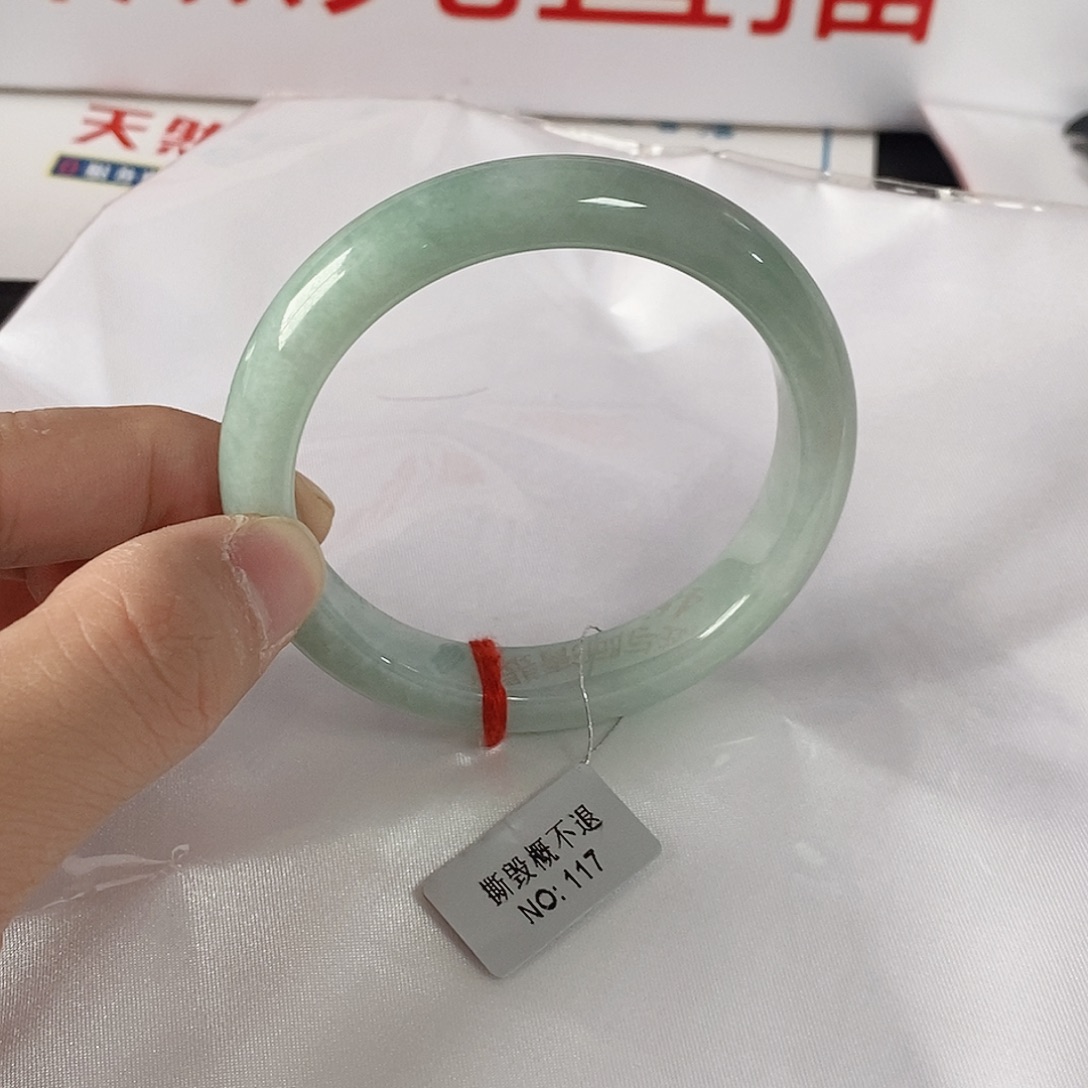 黑***侠翡翠未镶嵌手镯57