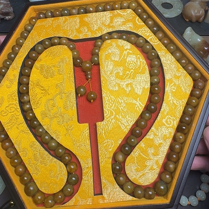 往***风和田玉未镶嵌颈饰