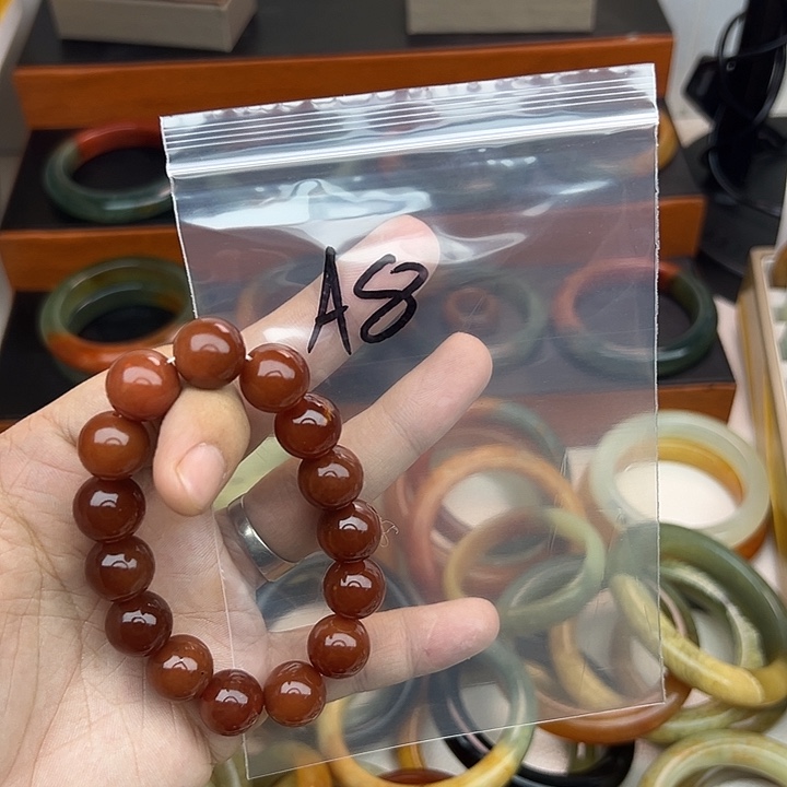 嫊***颜蛇纹石玉未镶嵌手镯