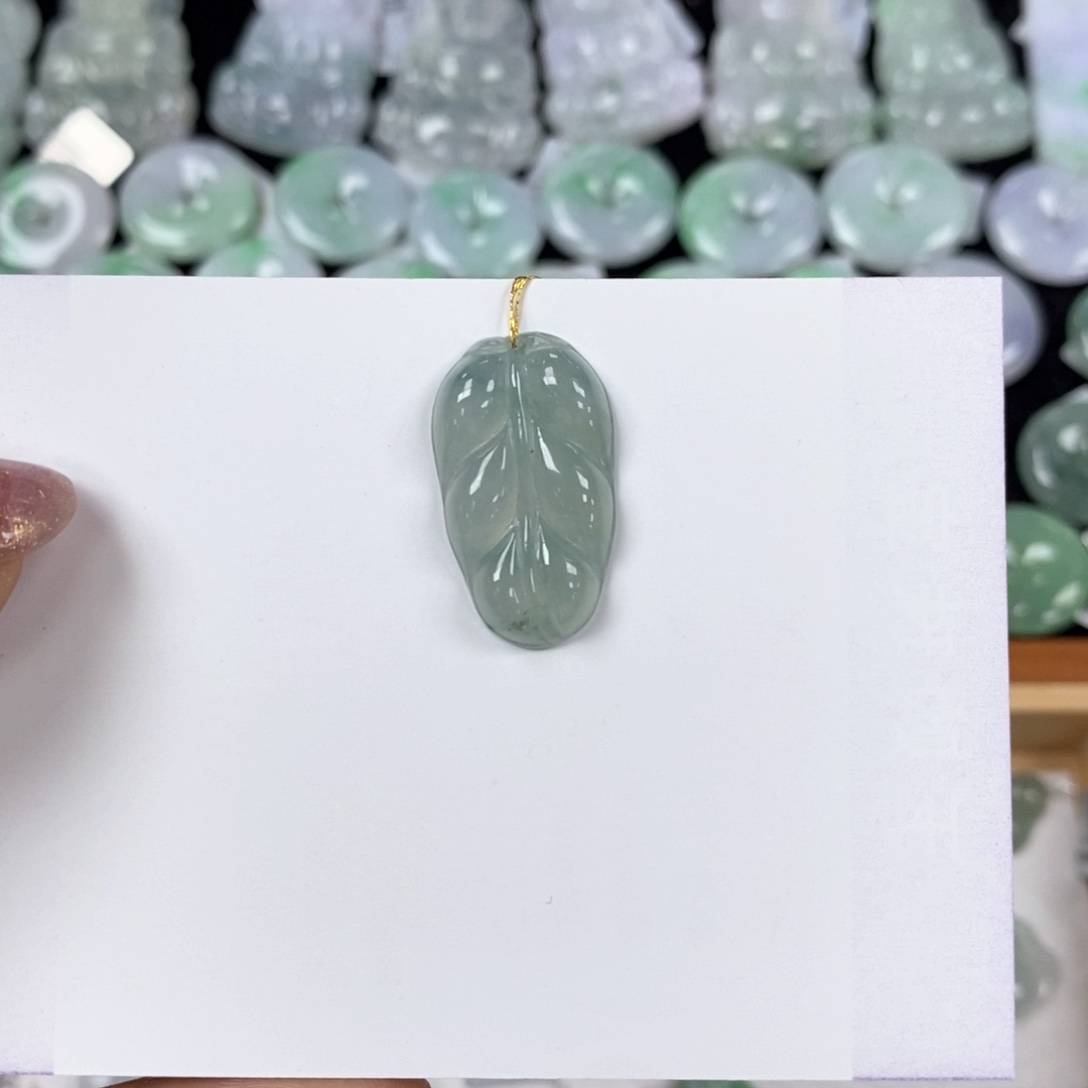翡翠颈饰未镶嵌叶子