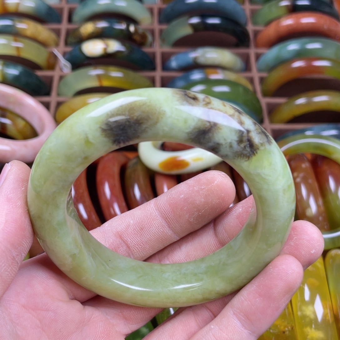 蛇纹石玉未镶嵌手镯