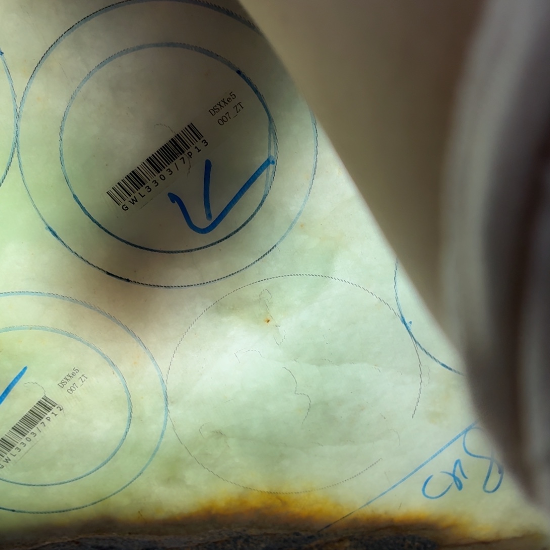 黄***莲未镶嵌翡翠定制翡翠