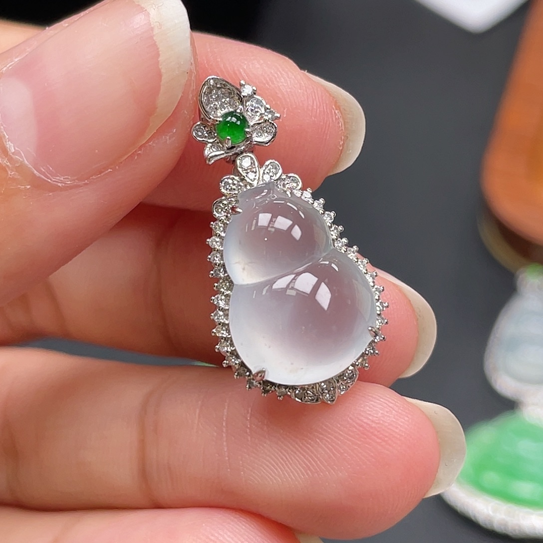 翡翠18K金镶嵌颈饰高冰葫芦