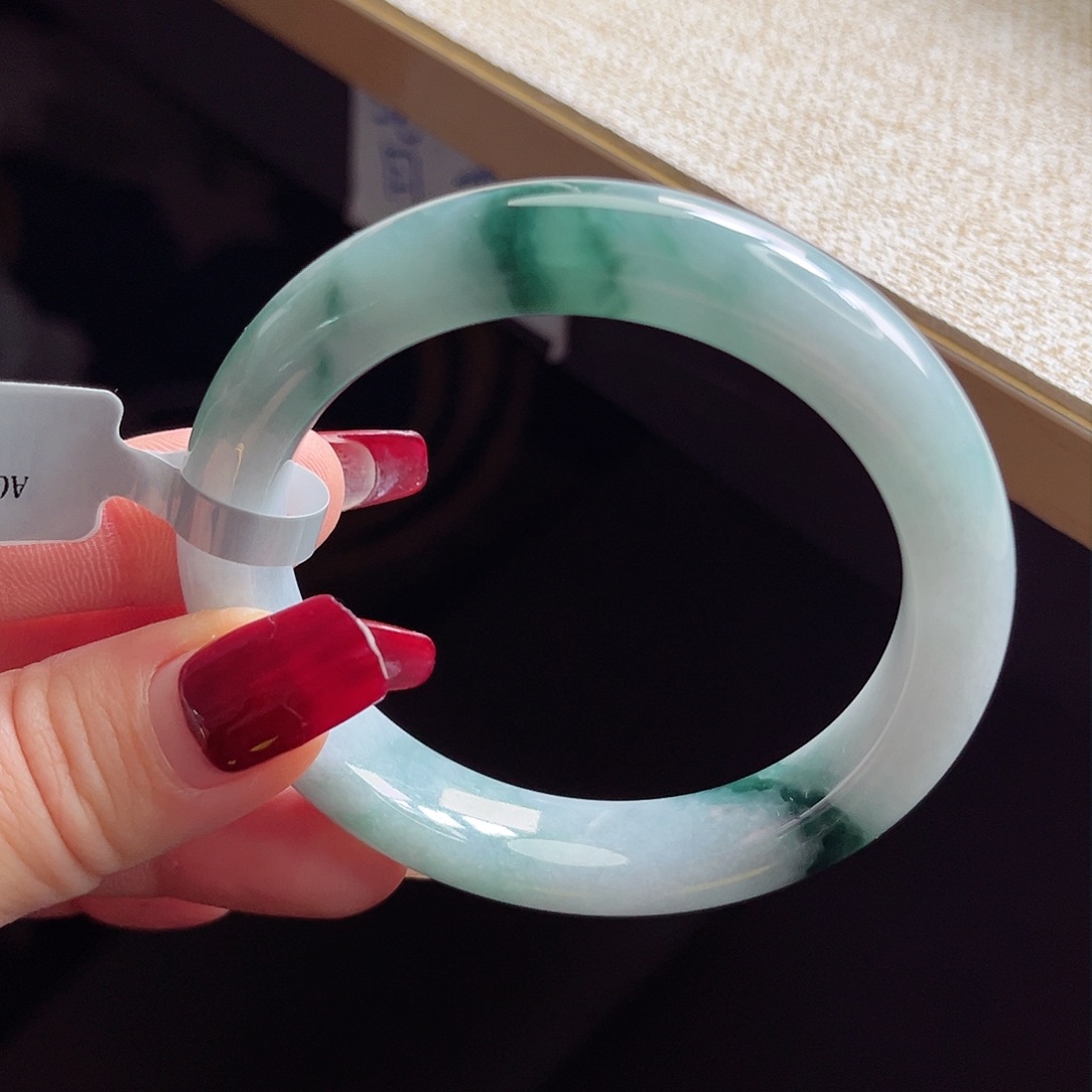 翡翠手镯未镶嵌手镯