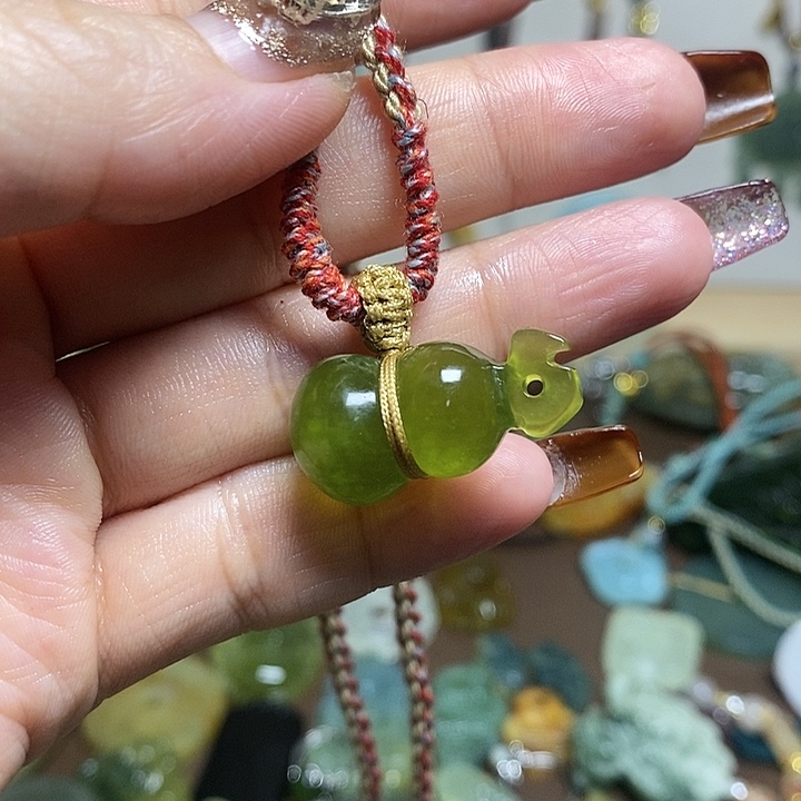 蛇纹石玉吊坠未镶嵌