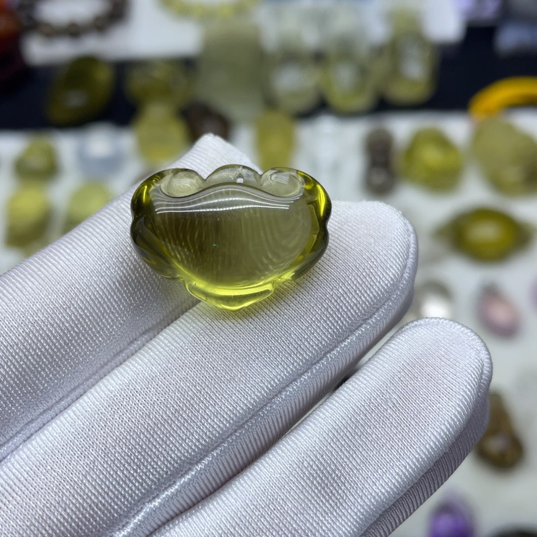 未镶嵌吊坠(赠链)黄晶