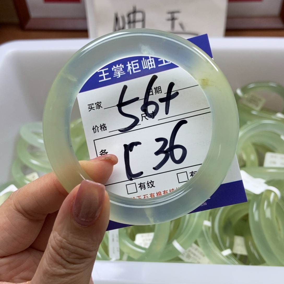 岫玉手镯手镯未镶嵌