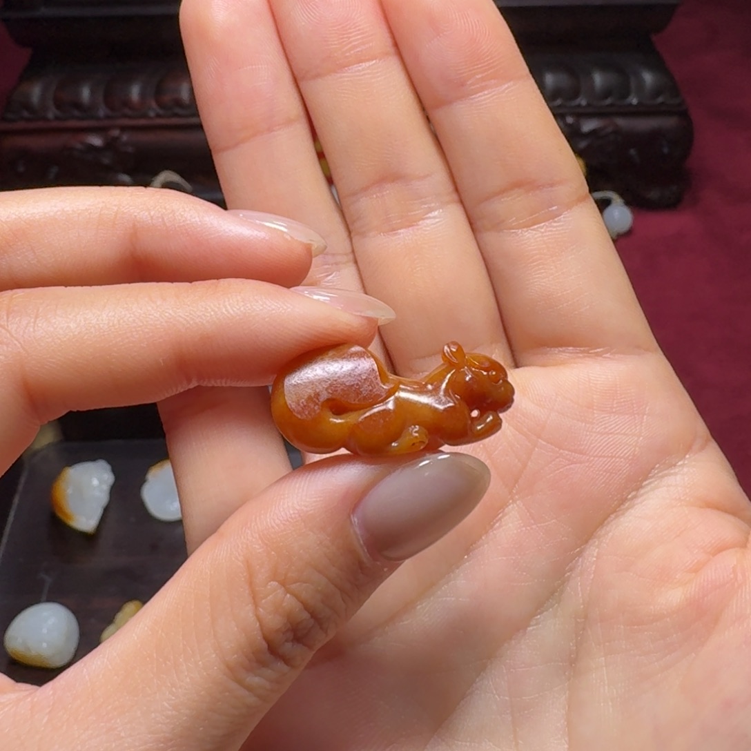 和田玉挂件未镶嵌松鼠