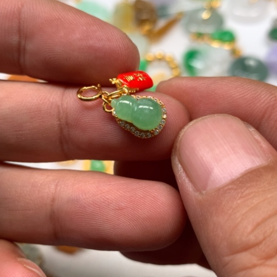 翡翠颈饰未镶嵌翡翠