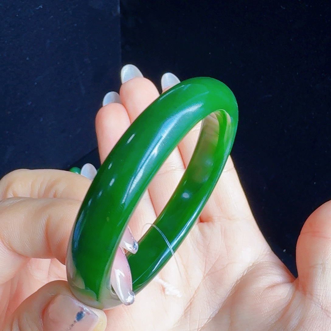 未镶嵌手镯和田玉（碧玉）云**里