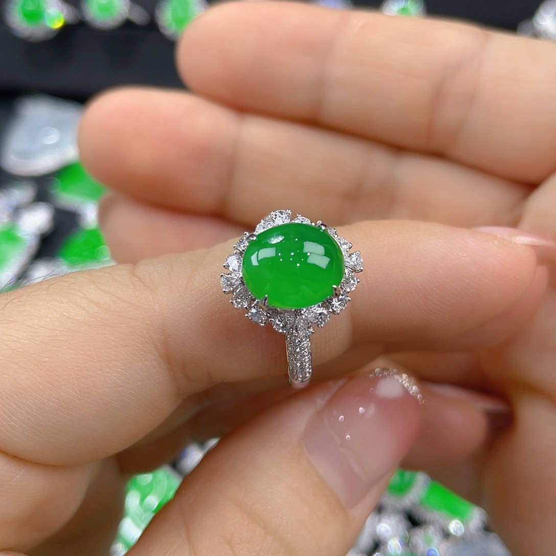 翡翠18K金镶嵌颈饰翡翠戒指