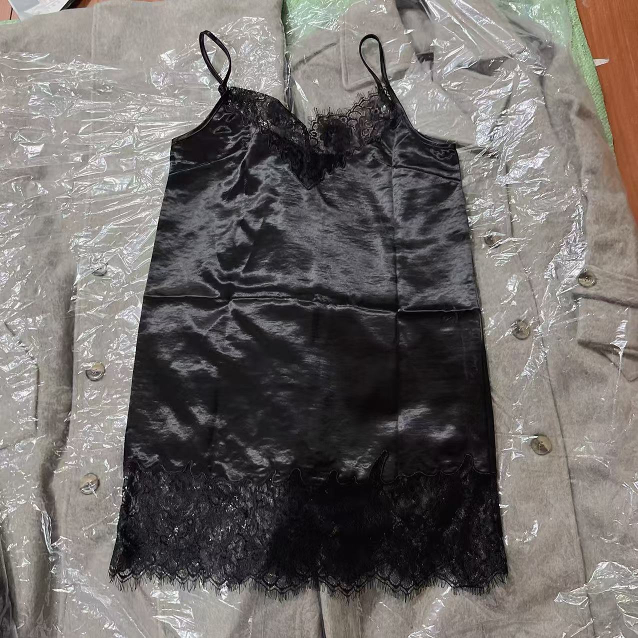 930932  纯欲风性感蕾丝拼接中长款吊带背心女早春上衣打底衫