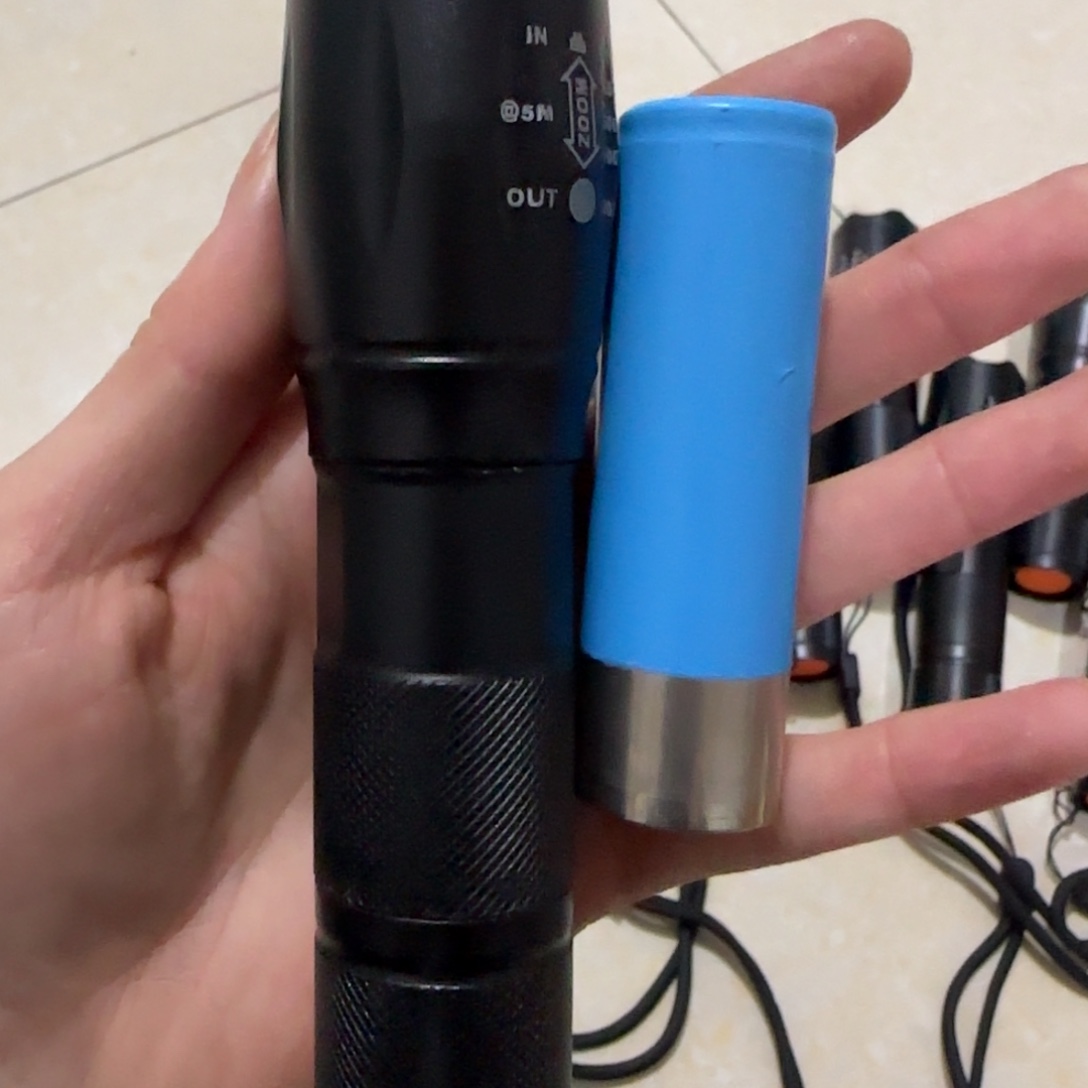 旧手电筒和处理带一节21700