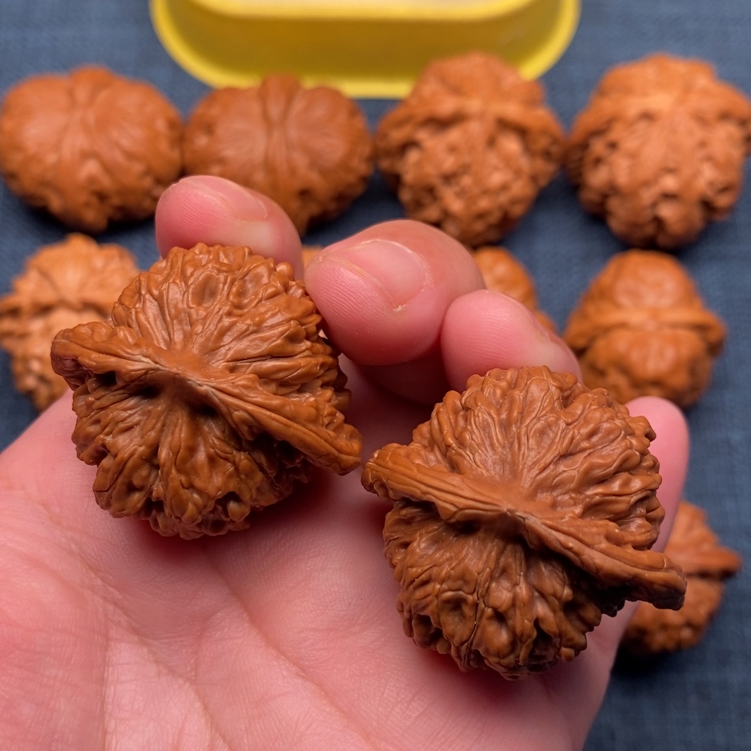 把件文玩核桃红皮山地四座楼39