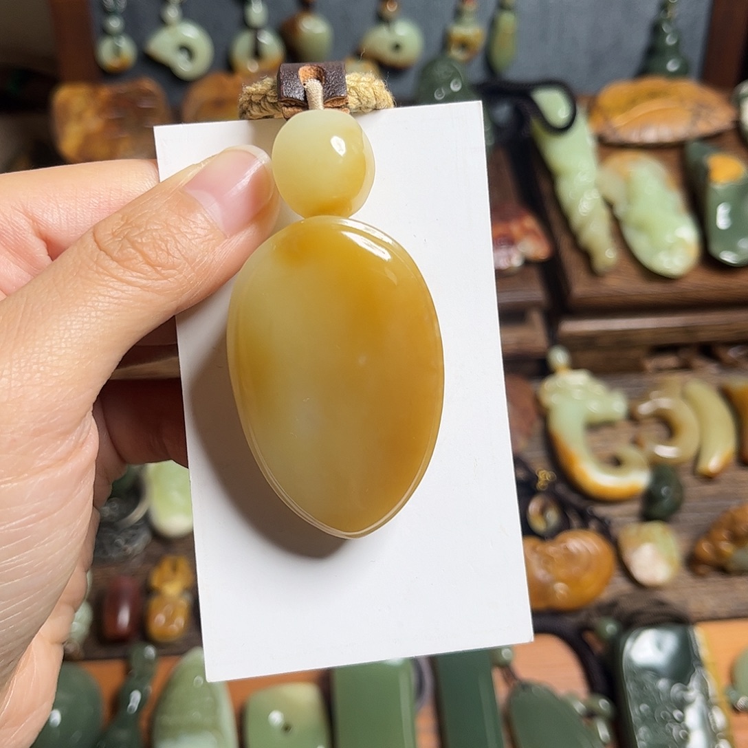 绿***荫岫岩老玉（透闪石质玉）未镶嵌颈饰