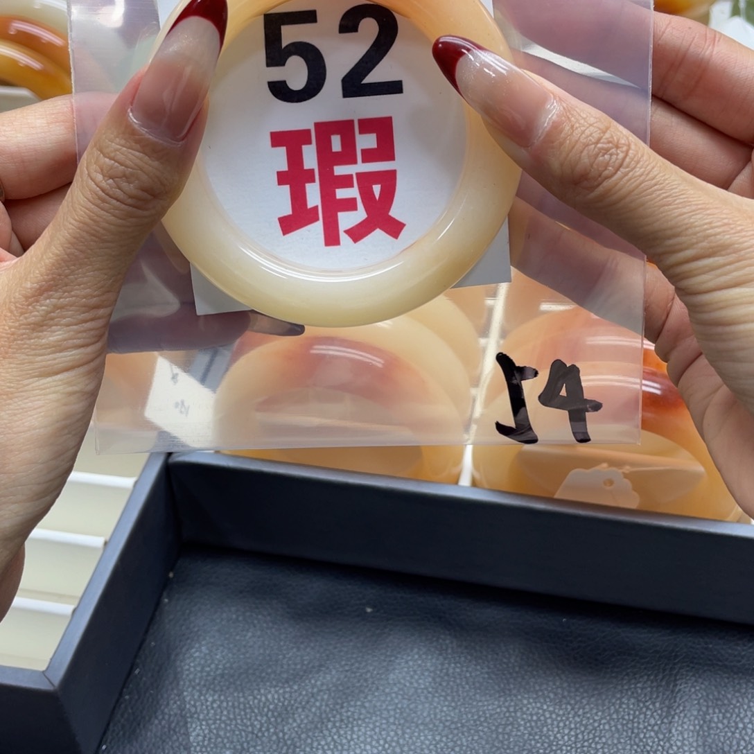 石英质玉手镯未镶嵌时**葱