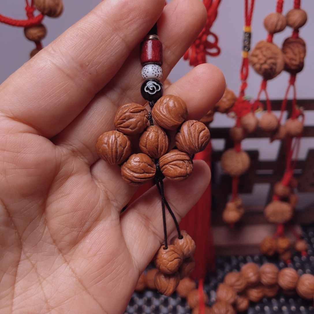 木质类龙纹桃枭挂件