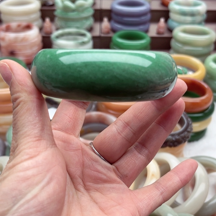 石英质玉手镯未镶嵌