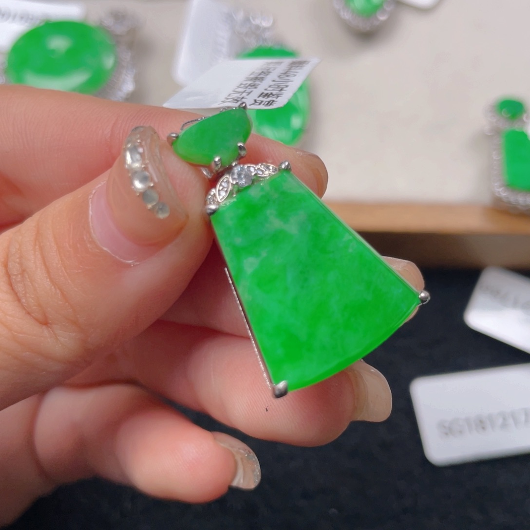 翡翠颈饰银S925镶嵌c f f vvv