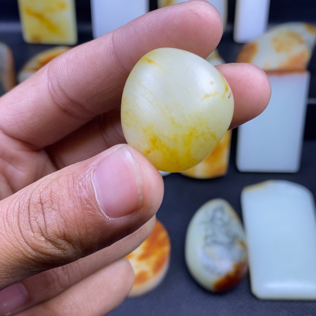 未镶嵌吊坠定制和田玉踏**痕