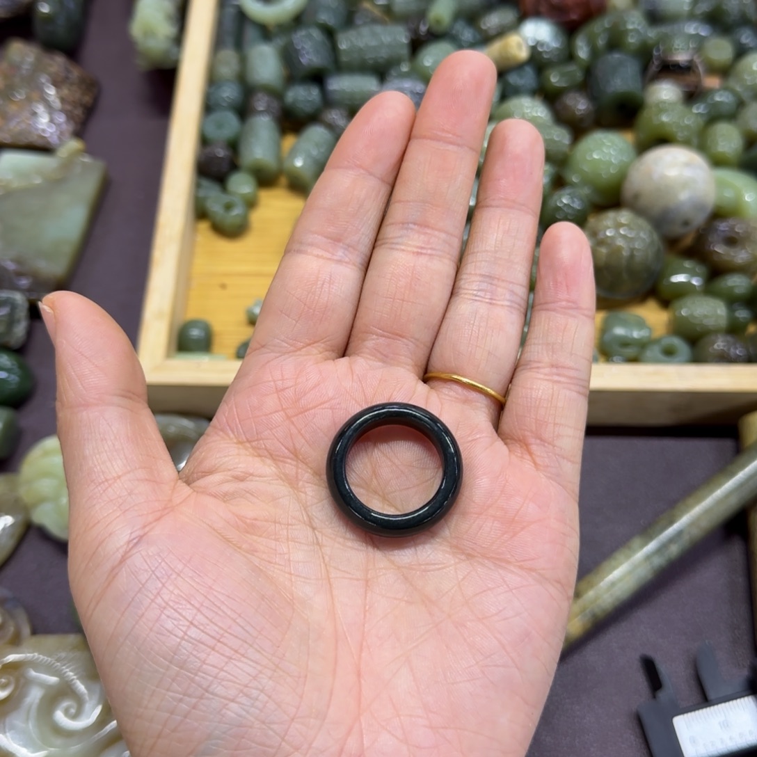 胧***风岫岩河磨玉（透闪石质玉）未镶嵌颈饰