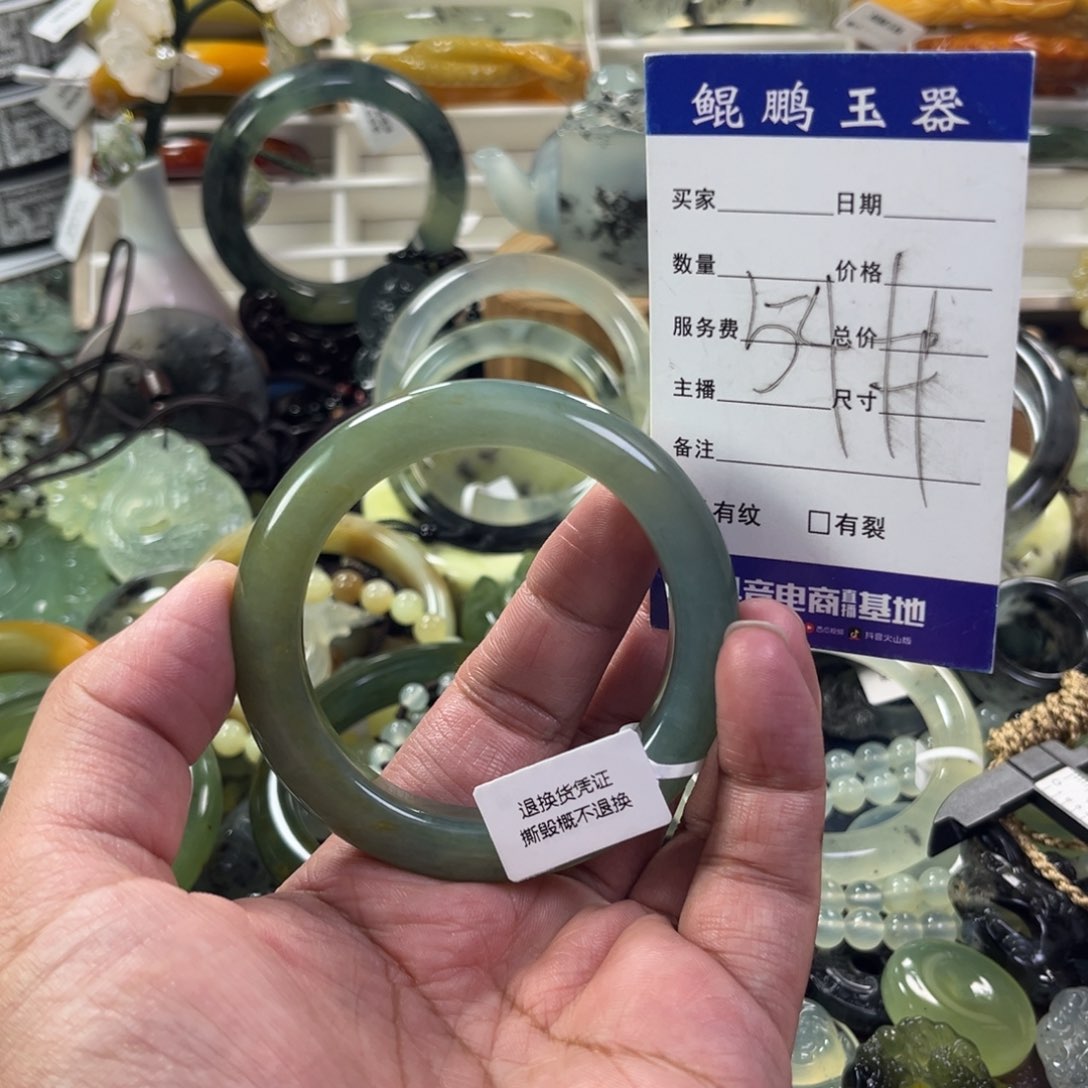 蛇纹石玉手镯未镶嵌