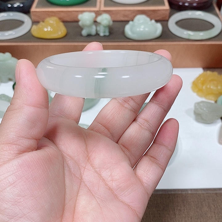 石英质玉手镯未镶嵌花*?