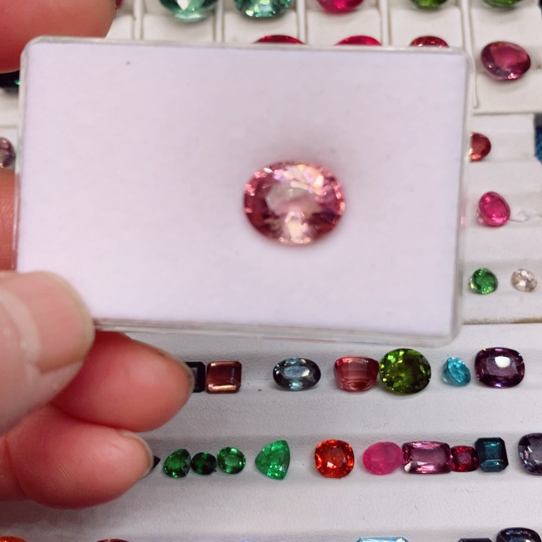 碧玺裸石未镶嵌5.37克拉