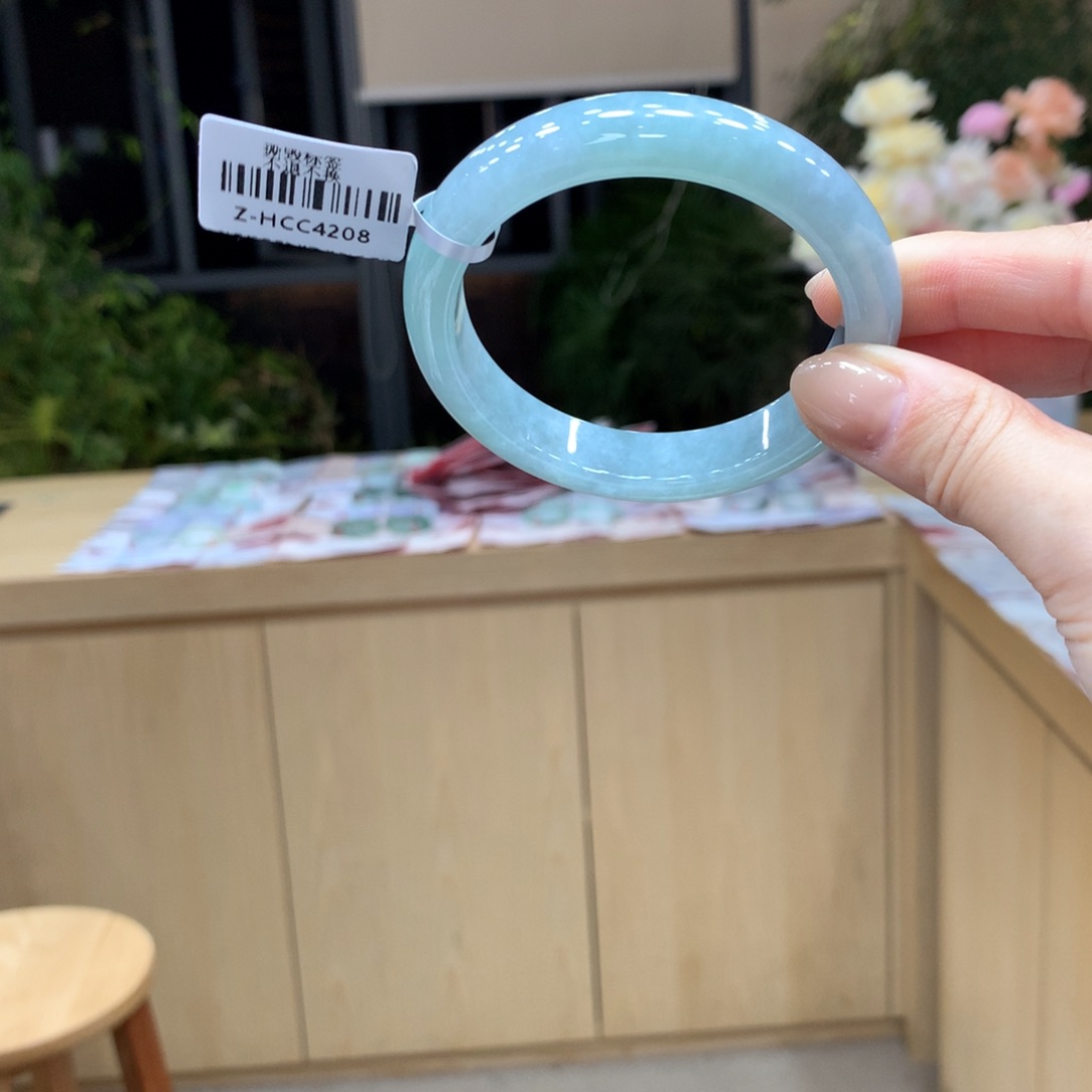 翡翠手镯未镶嵌不退不换