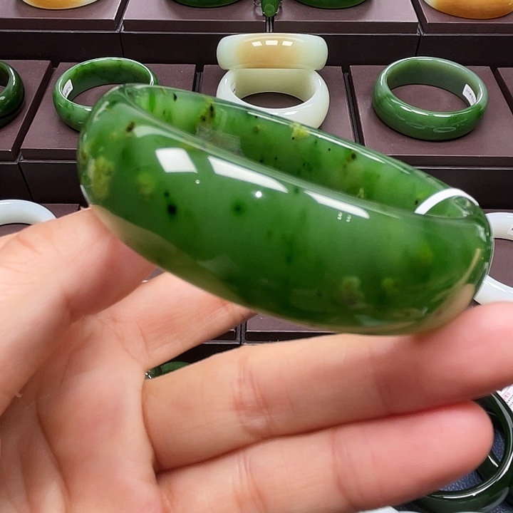 和田玉未镶嵌手镯