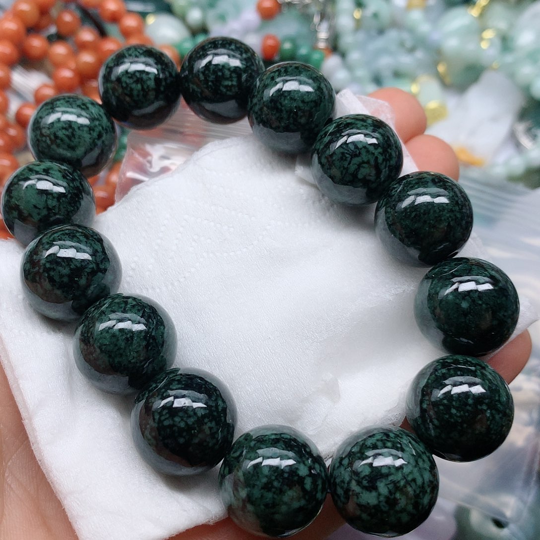 翡翠颈饰未镶嵌手串