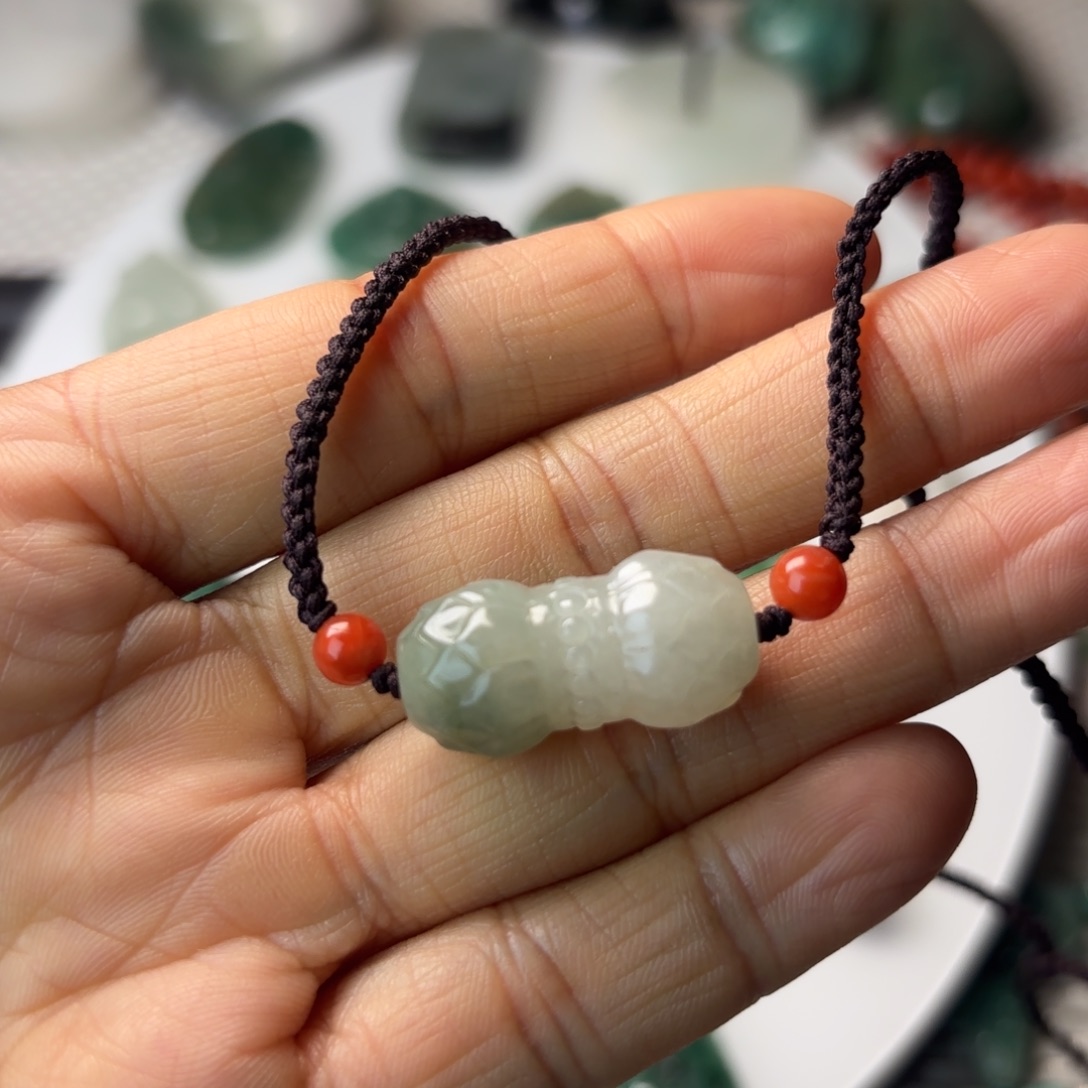 独山玉未镶嵌颈饰独玉莲花挂件