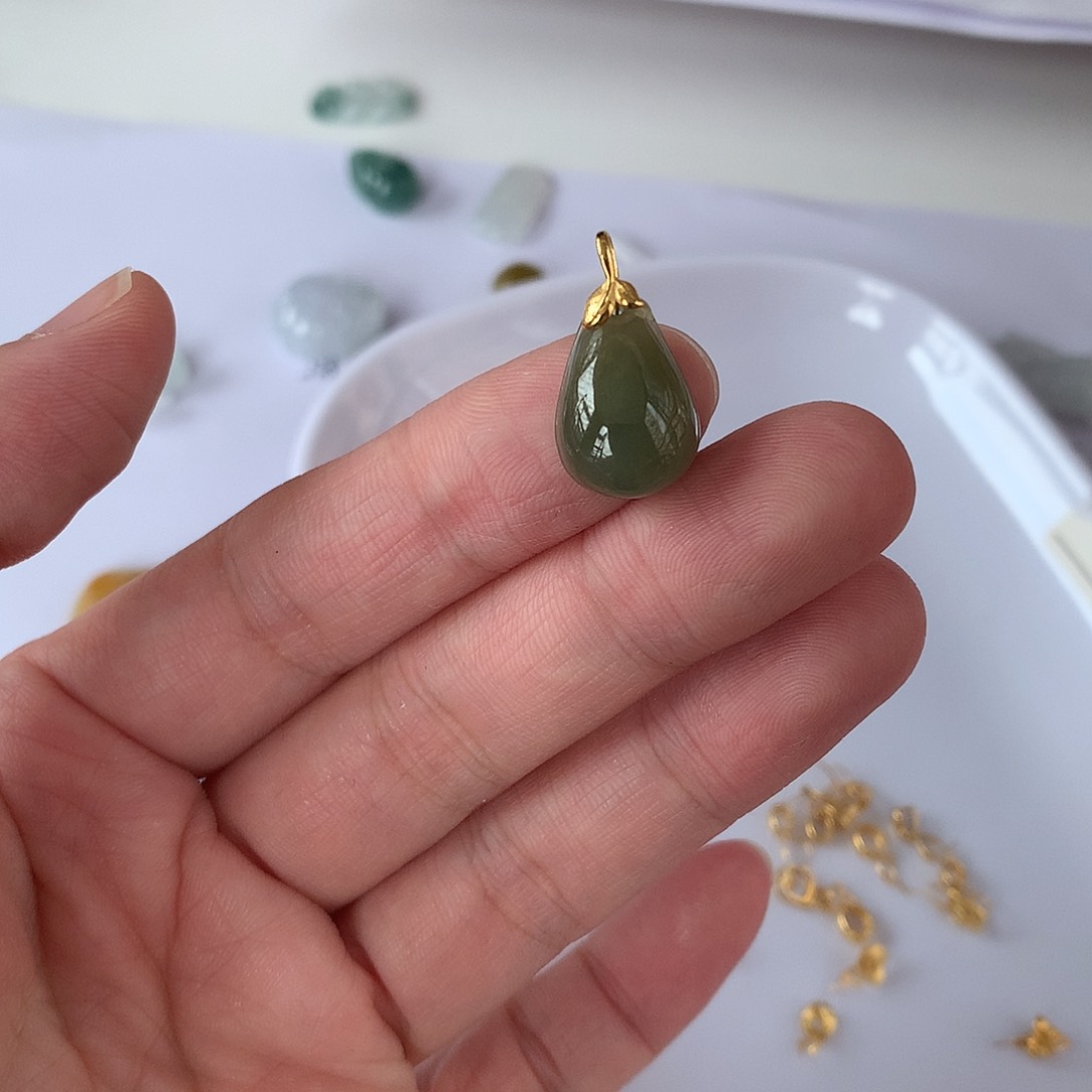 翡翠颈饰未镶嵌在****、瓜