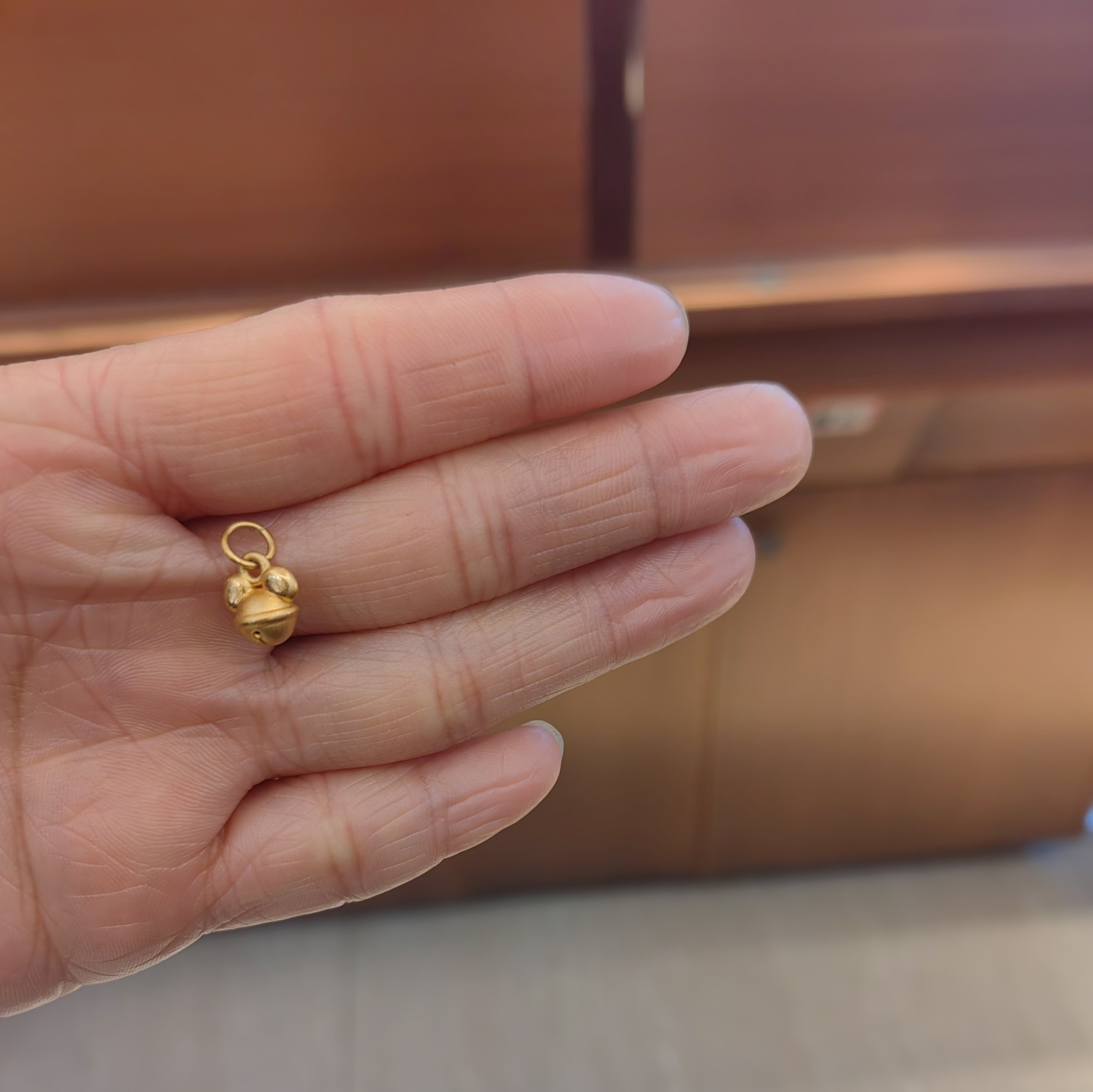 六桂福足金精美时尚吊坠