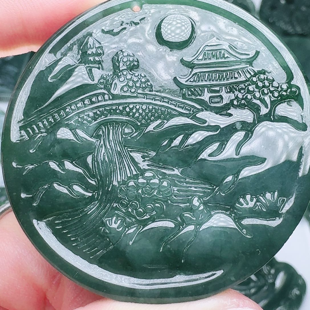 翡翠未镶嵌颈饰天然的A货翡翠多样性发其一 