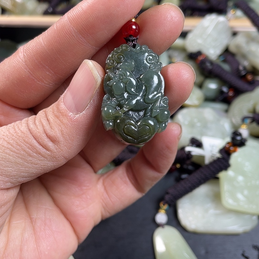 和田玉未镶嵌颈饰