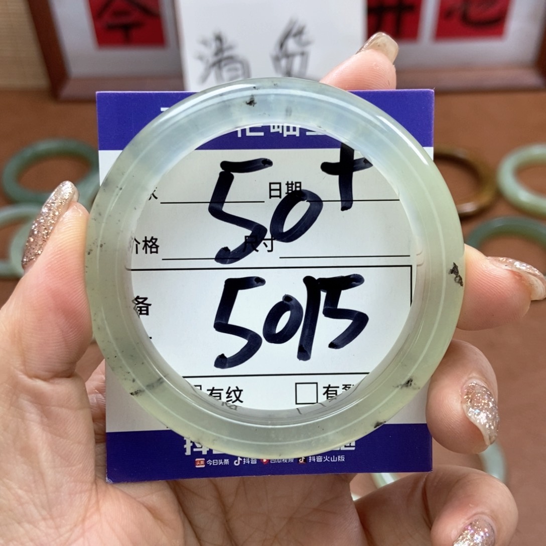 岫玉手镯手镯未镶嵌