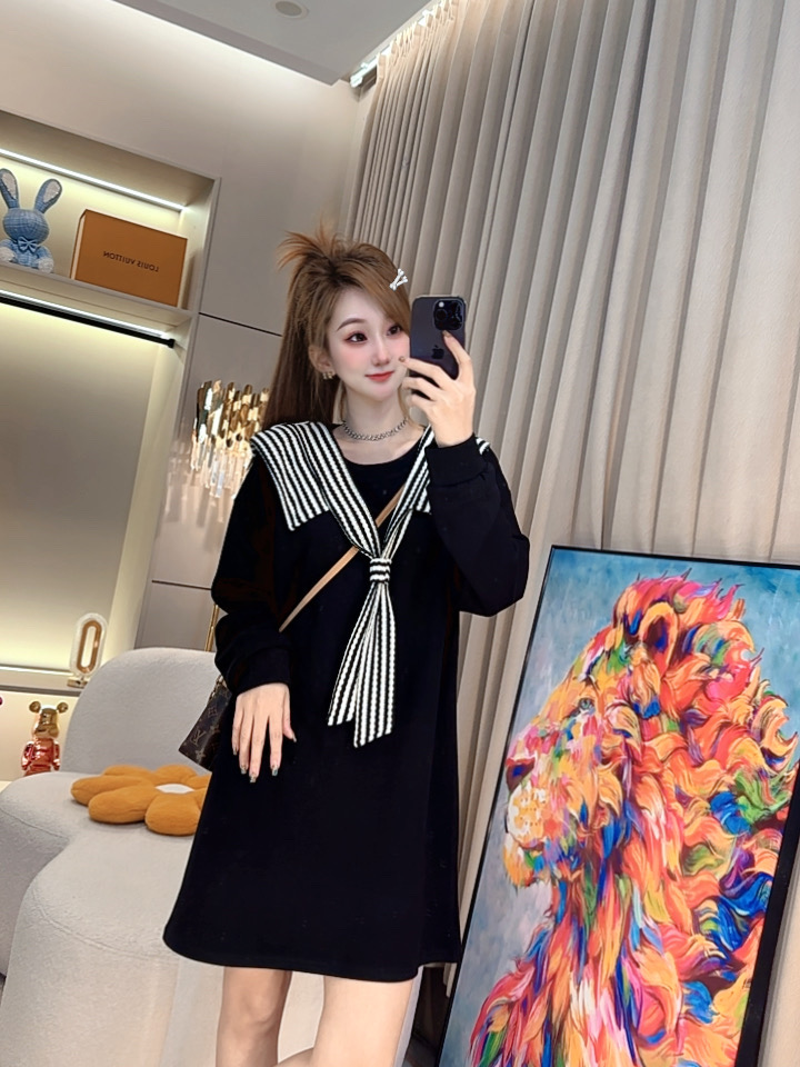 （吴万岁家推荐）时尚百搭宽松显瘦减龄洋气披肩拼接衣裙