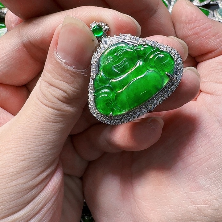 翡翠颈饰未镶嵌天然A货翡翠放漏