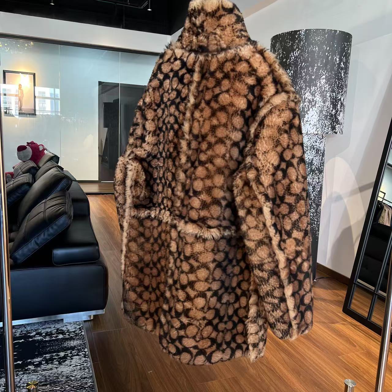 人造皮草 MNFK 2025 新款皮草大衣 PC0007