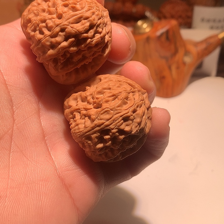 文玩核桃吊坠白狮子