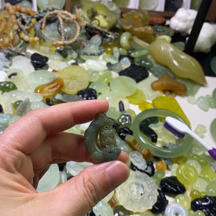 蛇纹石玉合金颈饰