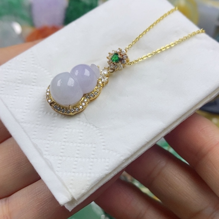 翡翠吊坠(赠链)未镶嵌