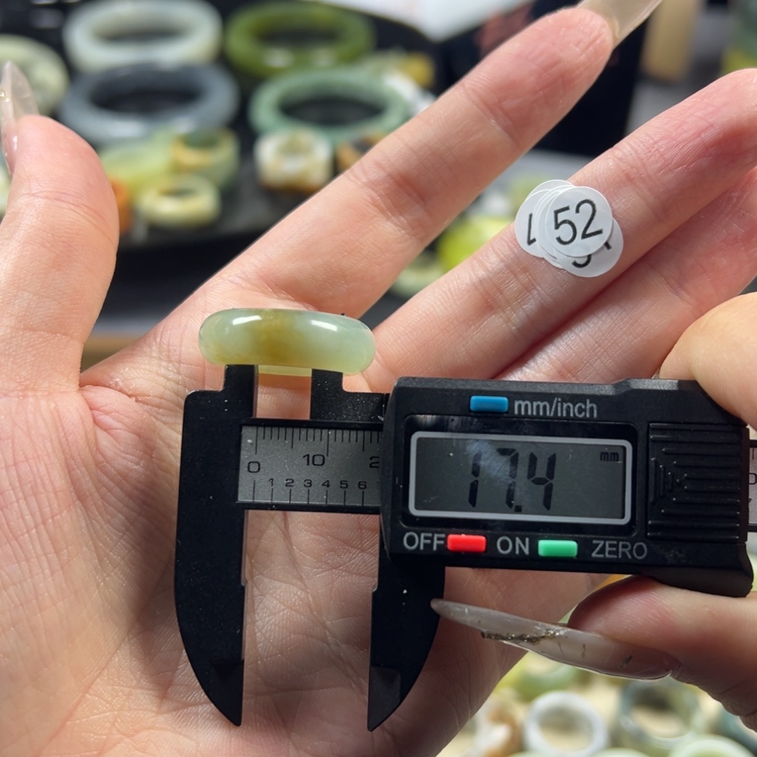 蛇纹石玉未镶嵌戒指