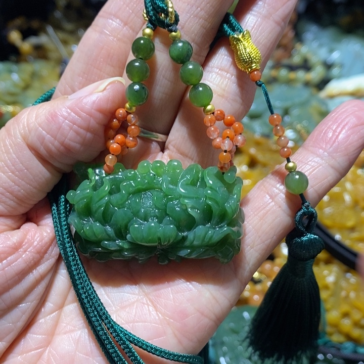 和田玉（碧玉）颈饰未镶嵌