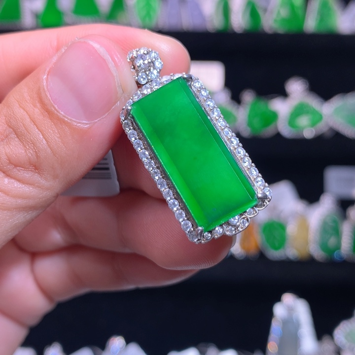 【闪购商品】颈饰银S925镶嵌翡翠天然翡翠